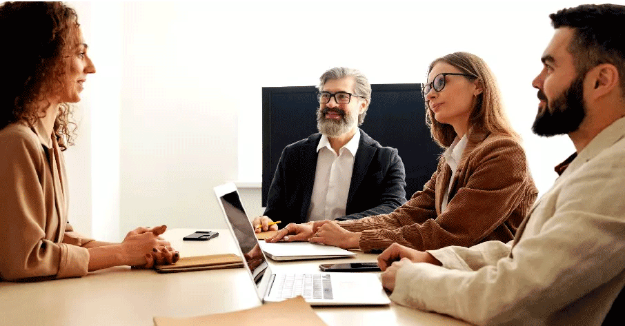 8Manage HCM provides talent acquisition features.